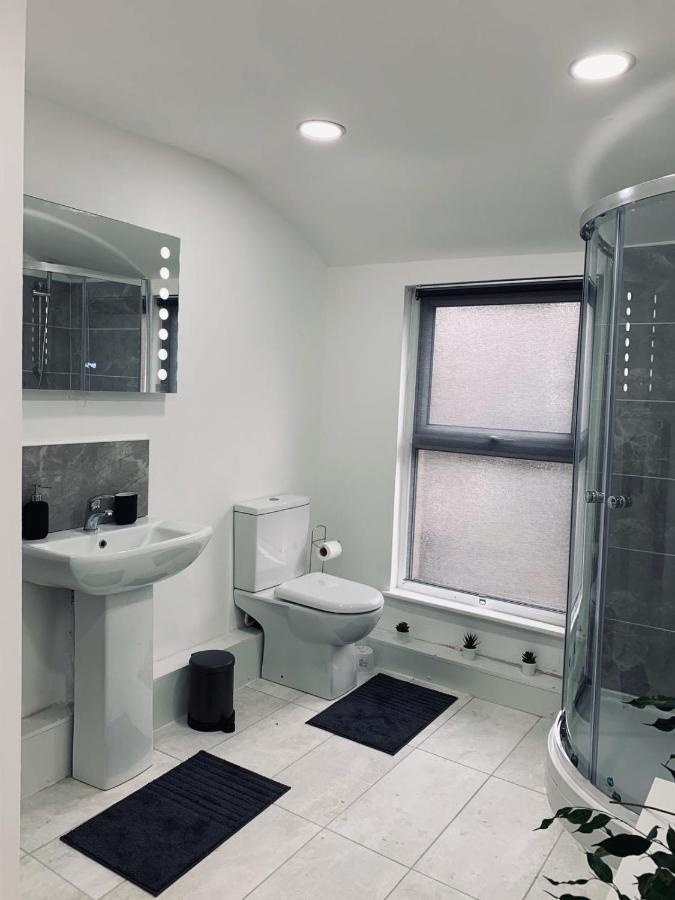 Stylish, Spacious & Luxurious Home - Parking Ліверпуль Екстер'єр фото