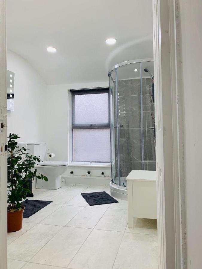 Stylish, Spacious & Luxurious Home - Parking Ліверпуль Екстер'єр фото