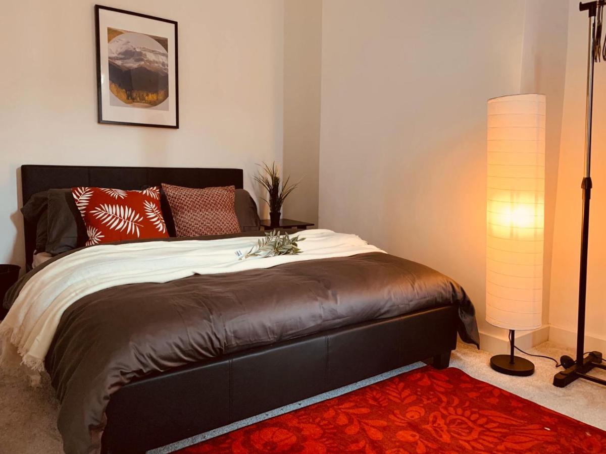 Stylish, Spacious & Luxurious Home - Parking Ліверпуль Екстер'єр фото